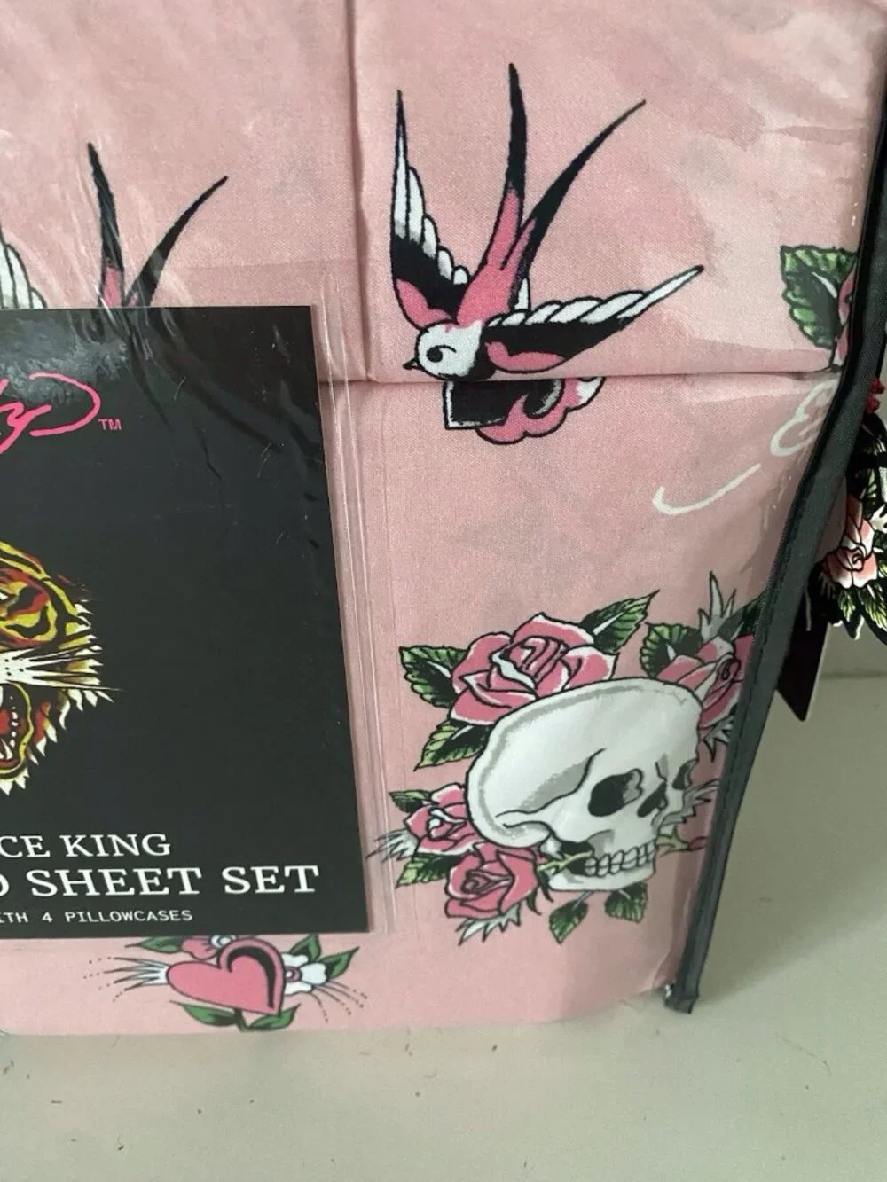 6 Piece Ed Hardy KING‎ Size Sheet Set Pink Logo Skulls Hearts Birds NEW